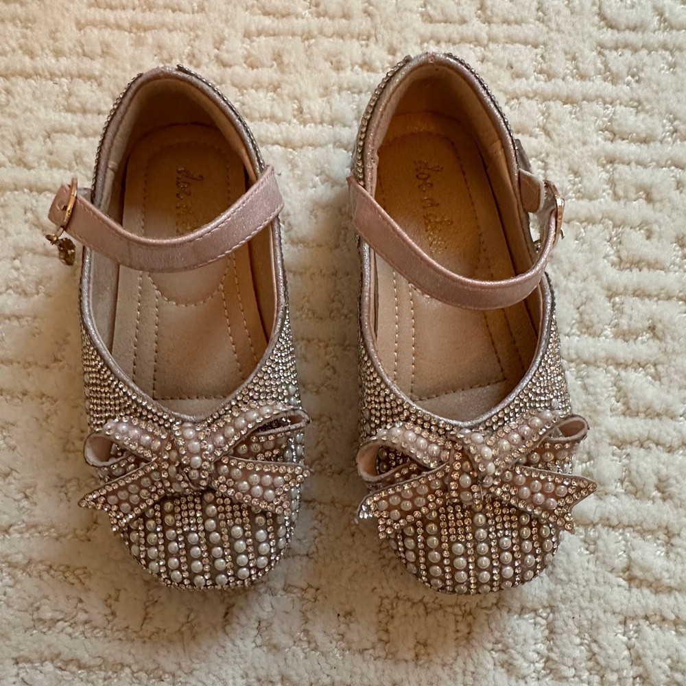 Doe & Dear Pearl & Rhinestone Flat Shoes - size 9